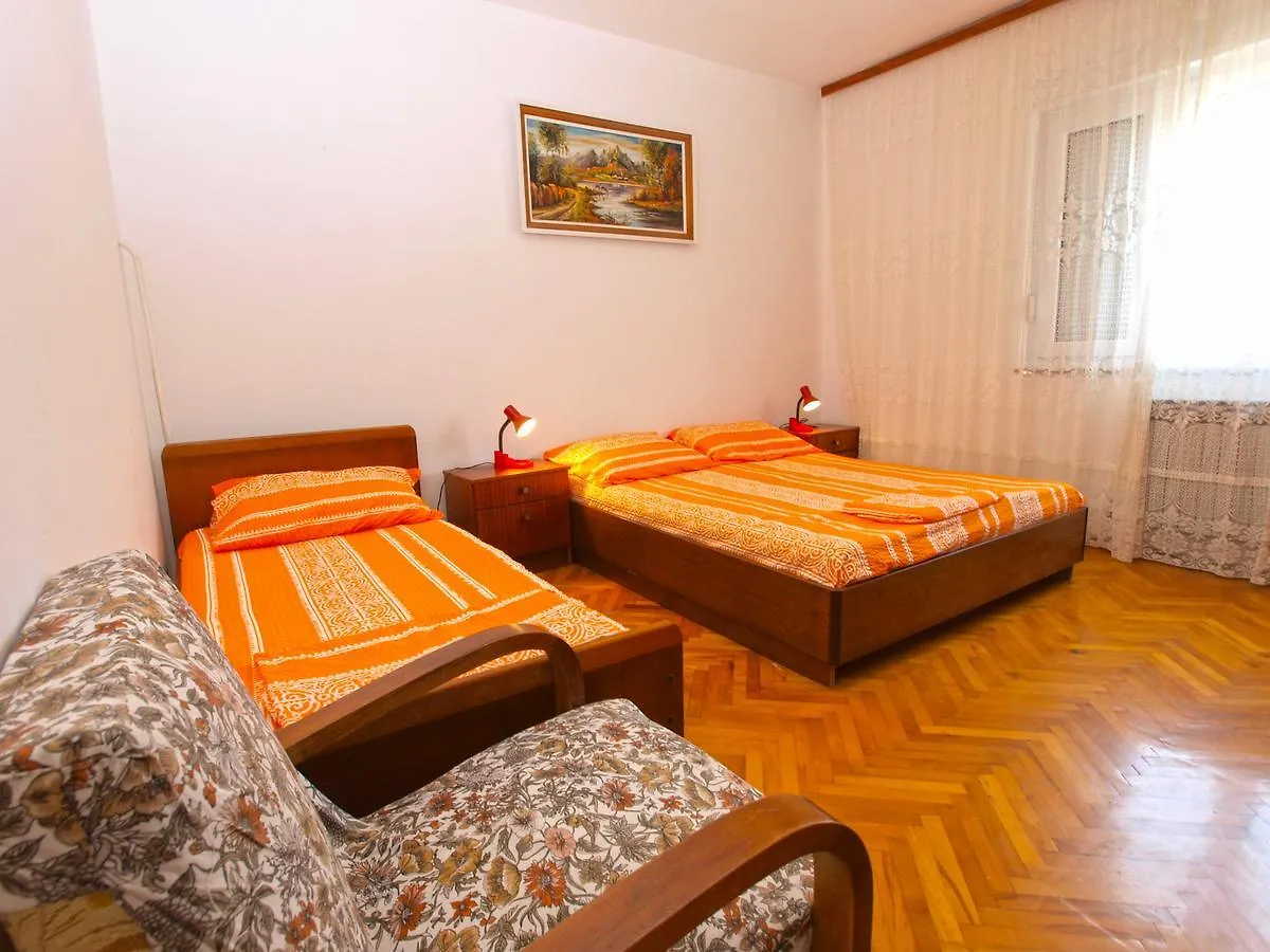 Apartment Milutin 1051 Pula 0*,  Croatia